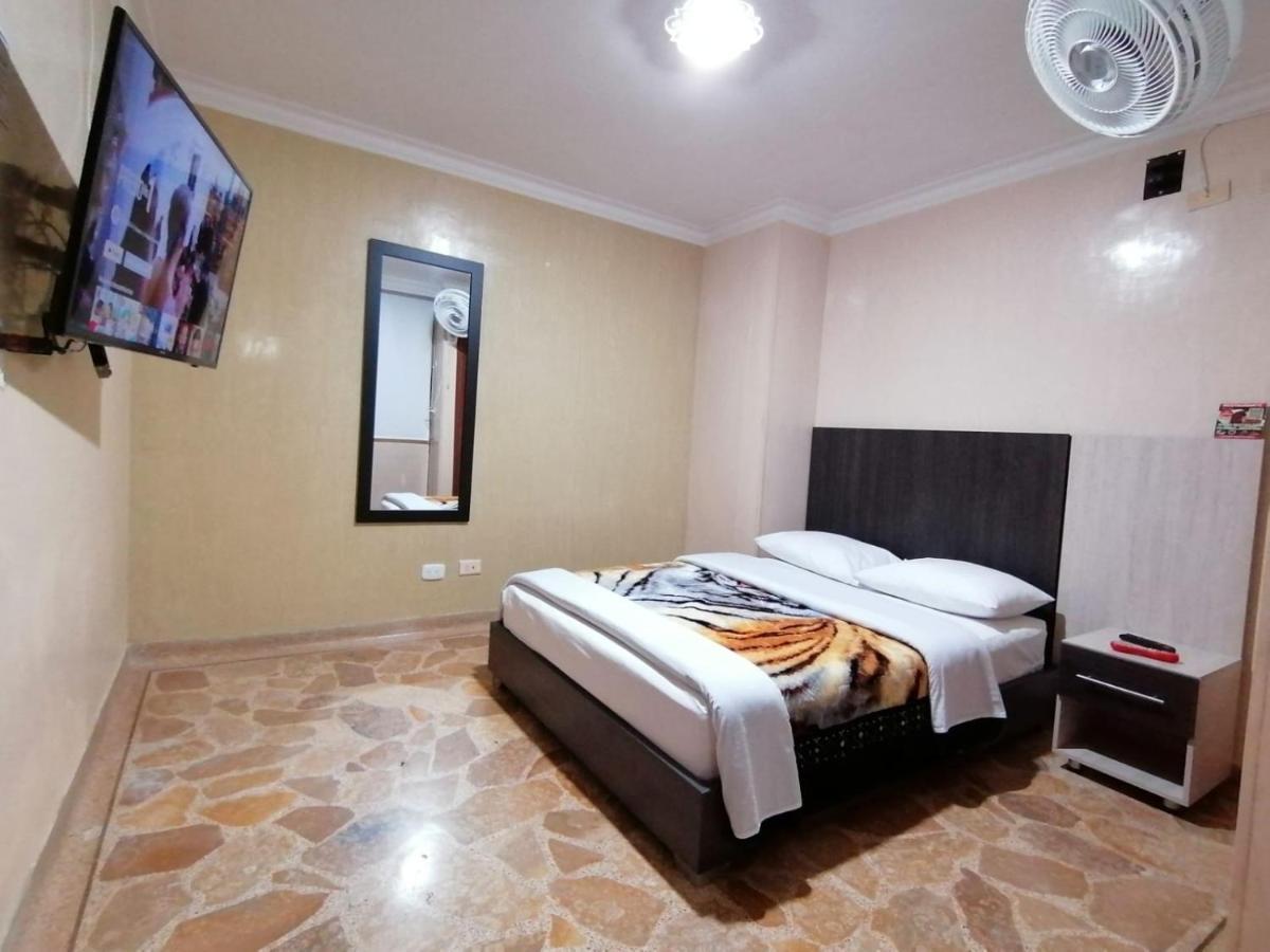 Hotel Golden Suite Pereira Bagian luar foto